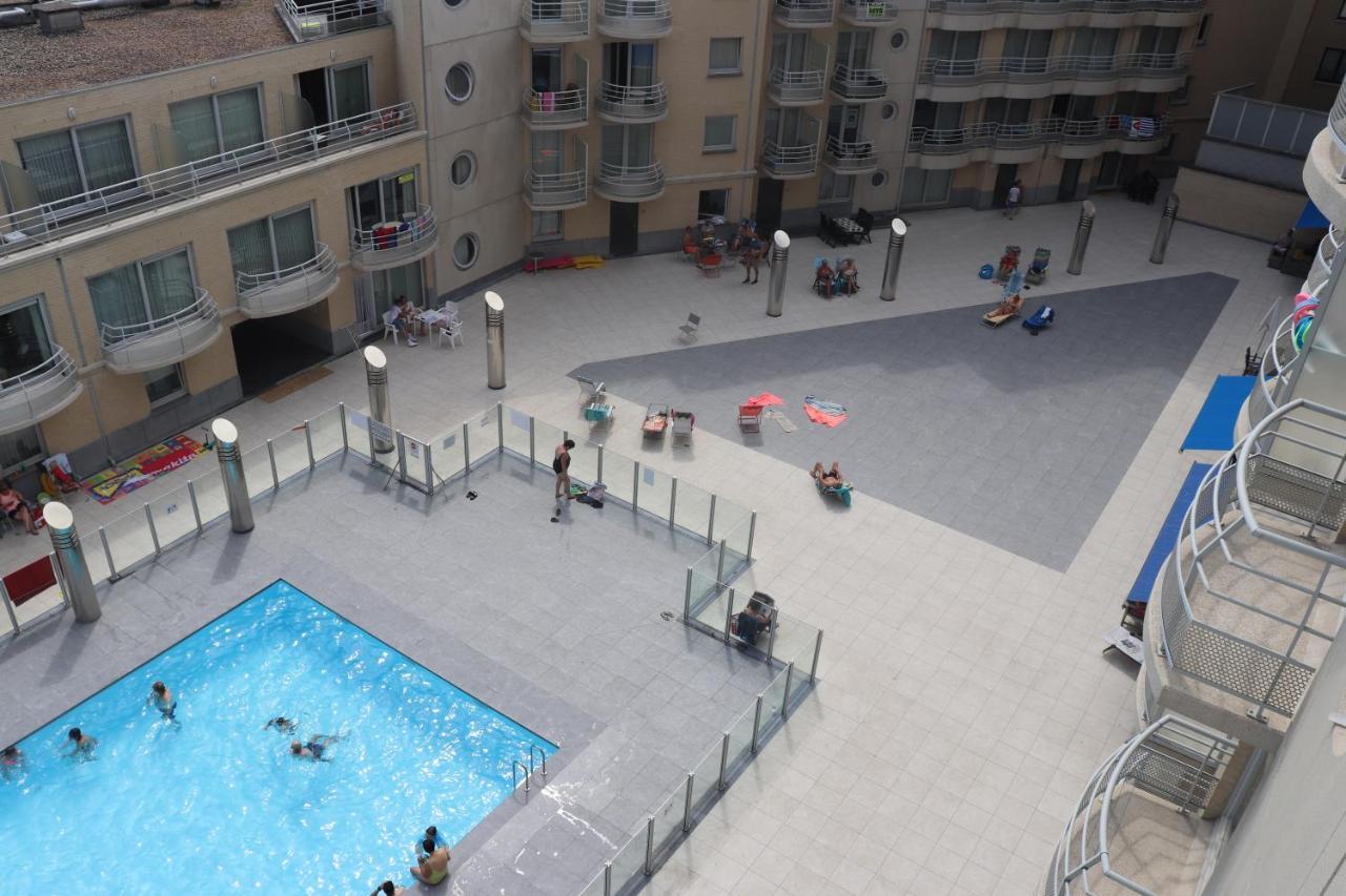 Appartement Met Zeezicht En Verwarmd Zwembad Ostend Exterior photo